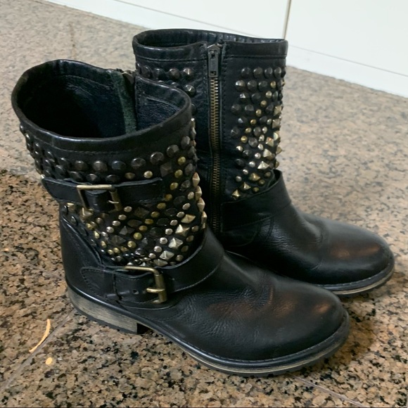 Steve Madden 💖 metal bits boots. - Picture 2 of 10